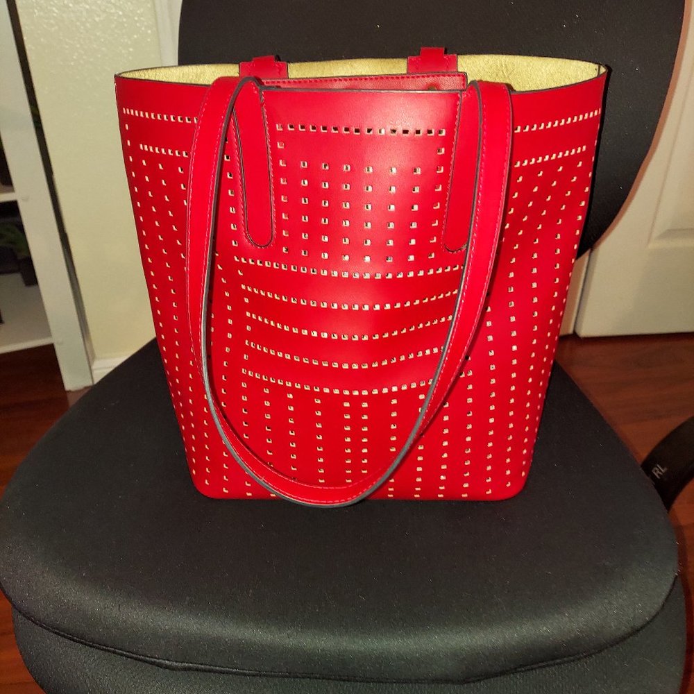 Red bucket tote